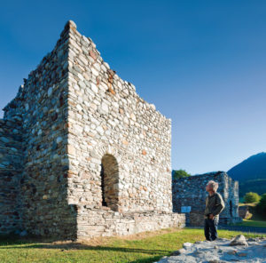 Die Türme von Aguntum konnten die Stadt gegen den Ansturm der Slawen im Jahr 610 nicht schützen. Mit der Stadt Aguntum ging auch der seit dem Jahr 343 nachgewiesene Bischofsitz Aguntum (Lienz, Osttirol) unter. Eine Wiederherstellung des Bistums im Zuge der Kirchenreformen Karls des Großen ist nicht erfolgt.