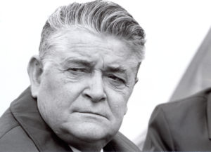 Eduard Wallnöfer (* 11.12.1913 in Schluderns; † 15.03.1989 in Innsbruck) war von 1949 bis 1963 Landesrat für Land- und Forstwirtschaft und von 1963 bis 1987 Landeshauptmann von Tirol. Als „Agrarlandesrat“ war Eduard Wallnöfer damals auch Vorsitzender des Landesagrarsenates Tirol