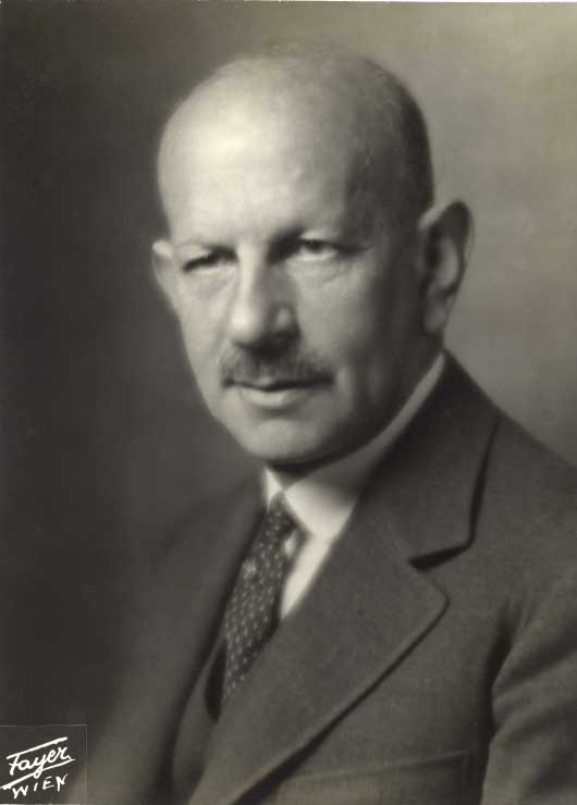 Univ.-Prof. Dr. Walter Schiff (* 2. Juni 1866 in Wien; † 1. Juni 1950 ebenda) war ein österreichischer Statistiker, Soziologe und Politischer Ökonom. Walter Schiff besuchte die Volksschule und das Gymnasium (Staatsgymnasium IX.) in Wien und legte 1884 die Matura mit Auszeichnung ab. Er studierte im Anschluss Rechtswissenschaften an der Universität Wien und promovierte 1889 sub auspiciis Imperatoris zum Dr. jur. Zwischen 1891 und 1892 bildete er sich am Staatswissenschaftlichen Seminar der Universität Straßburg weiter. 1899 habilitierte sich Schiff in Politischer Ökonomie und Statistik an der Universität Wien, 1900 folgte die Umhabilitierung für Verwaltungs- und Rechtslehre an der Hochschule für Bodenkultur Wien. An dieser Universität habilitierte er sich 1901 für Volkswirtschaftslehre und Statistik. 1910 wurde Schiff außerordentlicher Universitätsprofessor und 1914 ordentlicher Universitätsprofessor der Politischen Ökonomie an der Universität Wien.